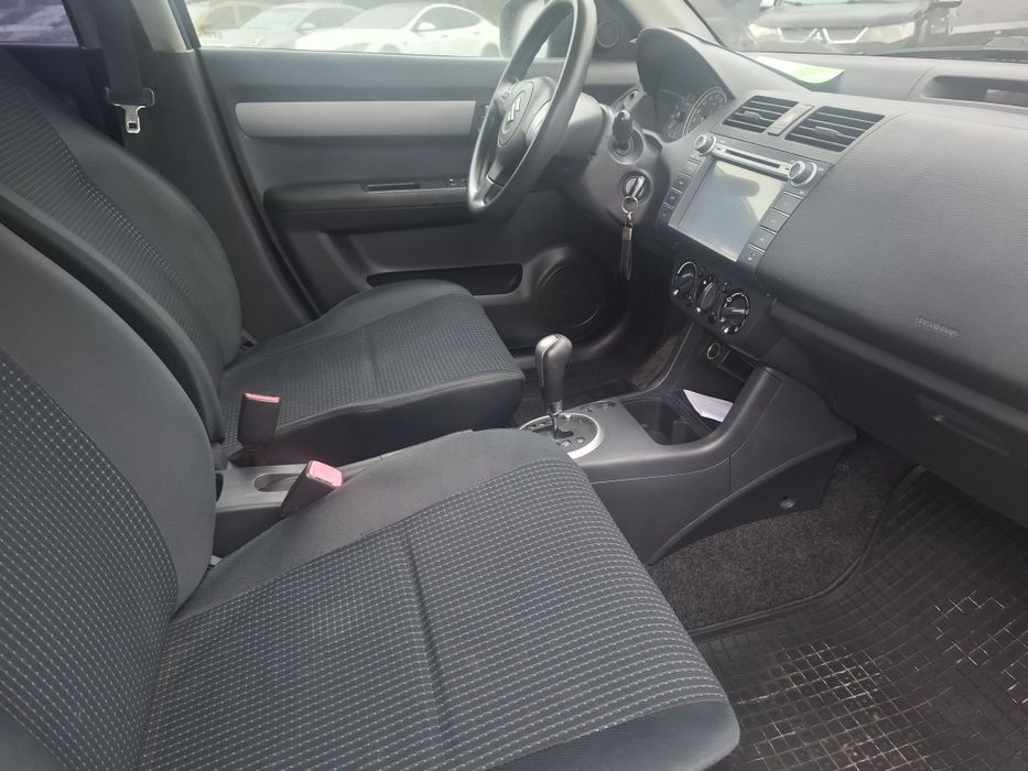 Гарне авто на автоматі