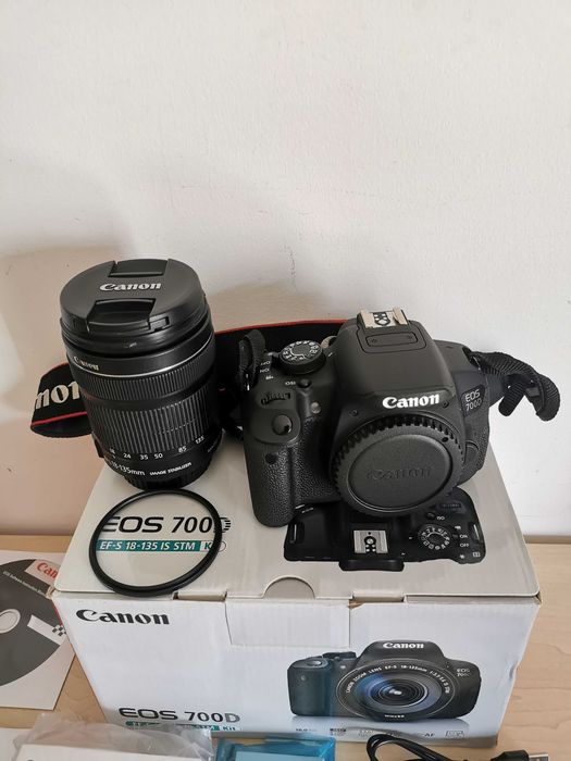 Canon EOS 700D (Objetiva 18-135mm) como nova