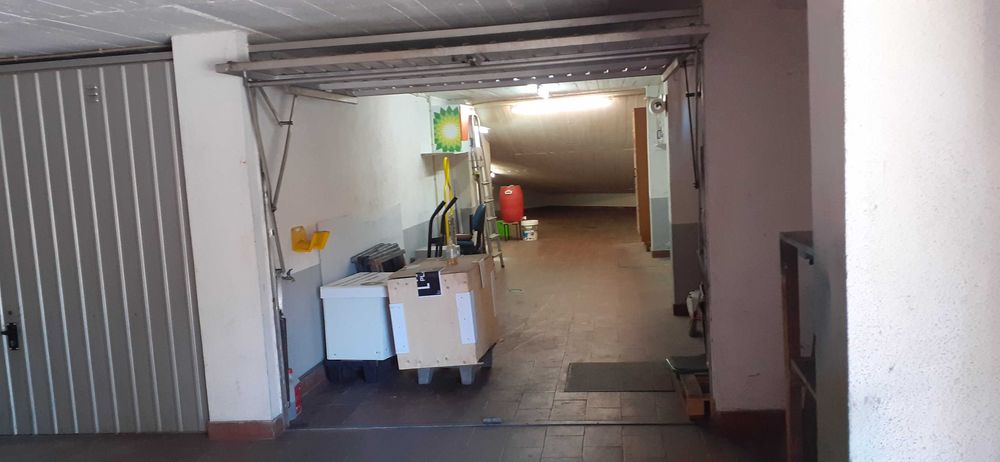 Alugo garagem em Massama, Urb. Encosta do Sol