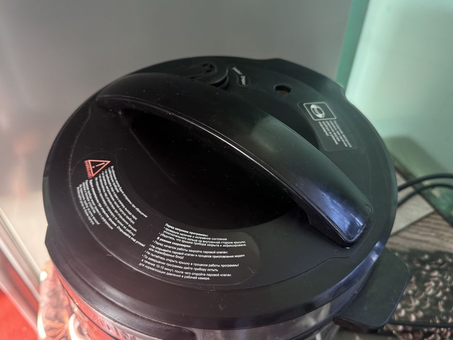 Мультиварка-скороварка REDMOND RMC-PM381