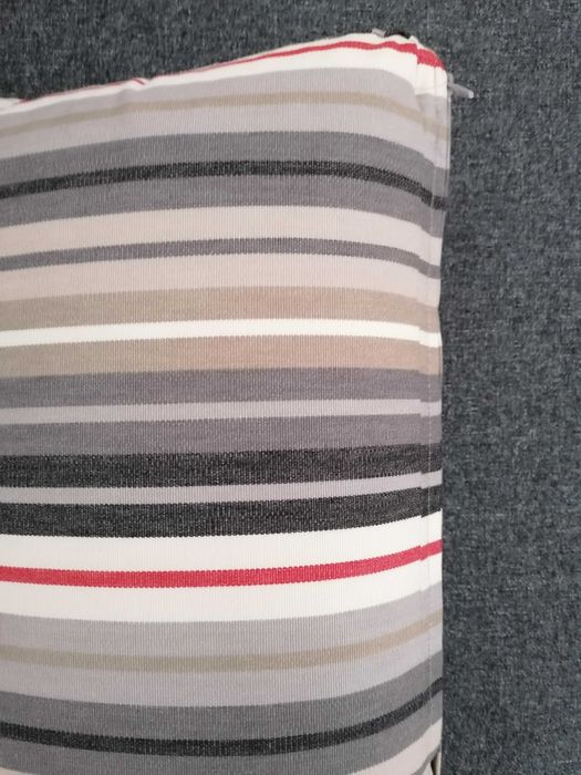 Almofada karlstad (IKEA) com recheio - ótimo estado