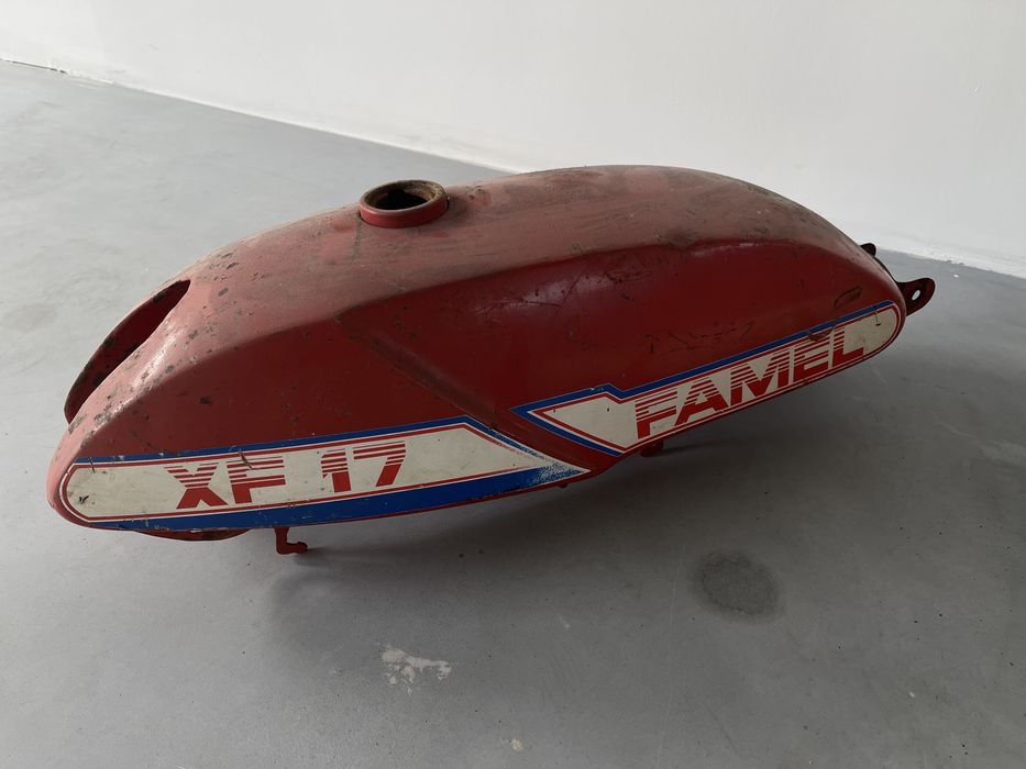 Conjunto 2 depósitos Famel XF-17