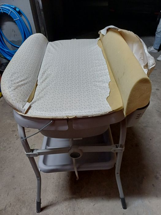 Banheira muda fraldas bebé