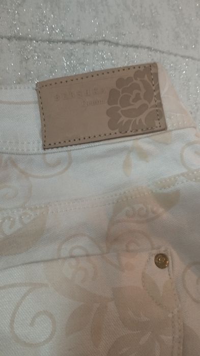 Calças cremes elásticas Bershka skinny