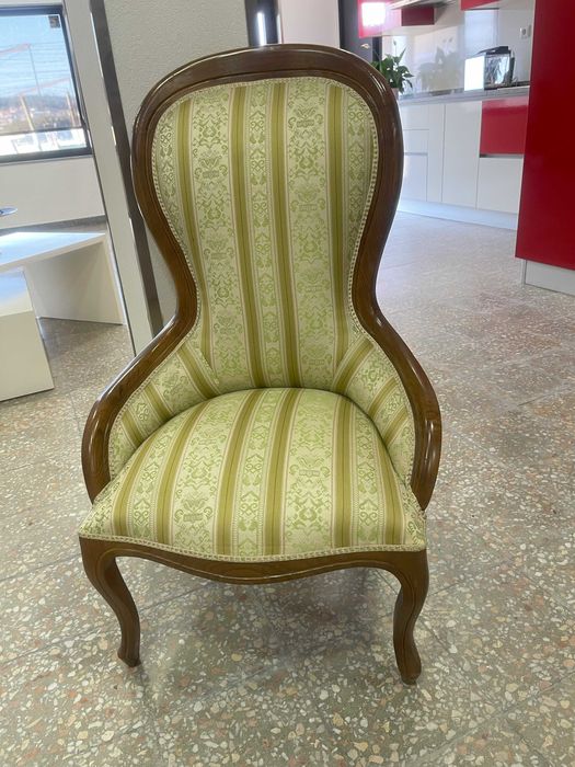 Poltrona de design clássico cor verde