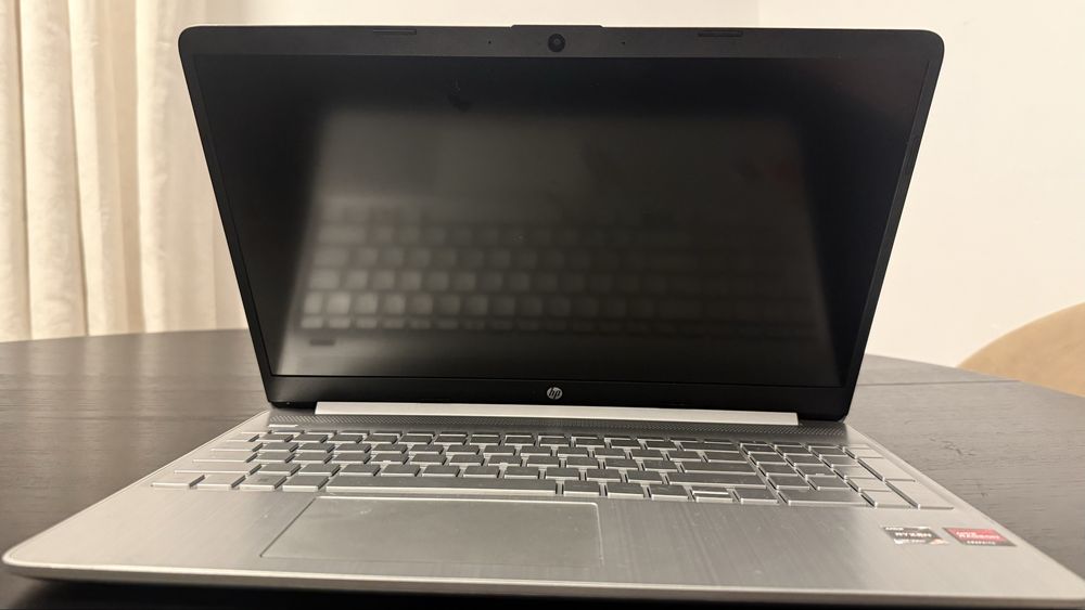 portátil hp 15s ryzen 5 8 gb ram 256 gb ssd
