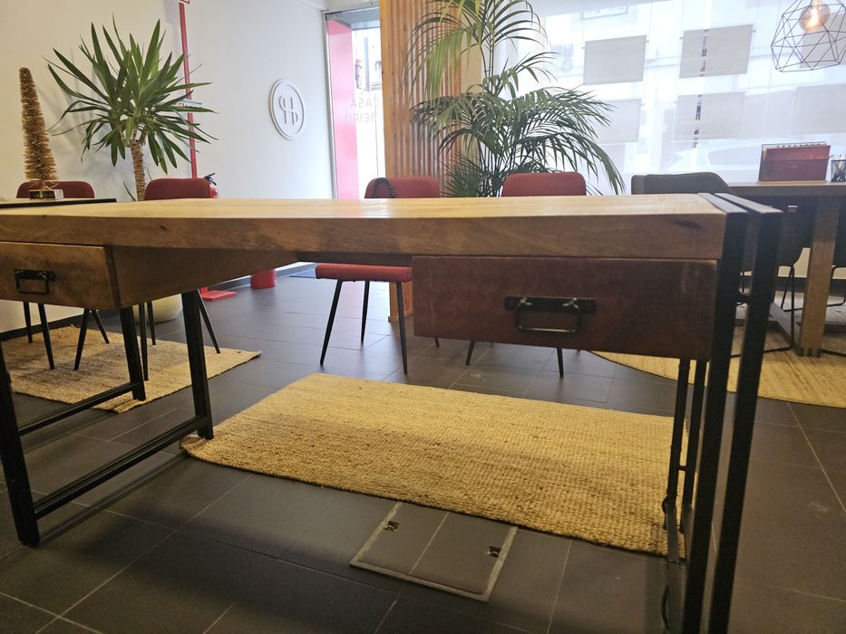 Secretária Industrial em Madeira Maciça e Metal – 140x60 cm
