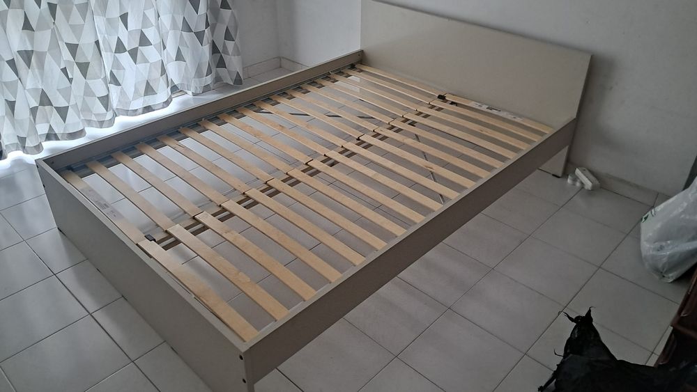 3 camas de casal  IKEA ao preço de uma