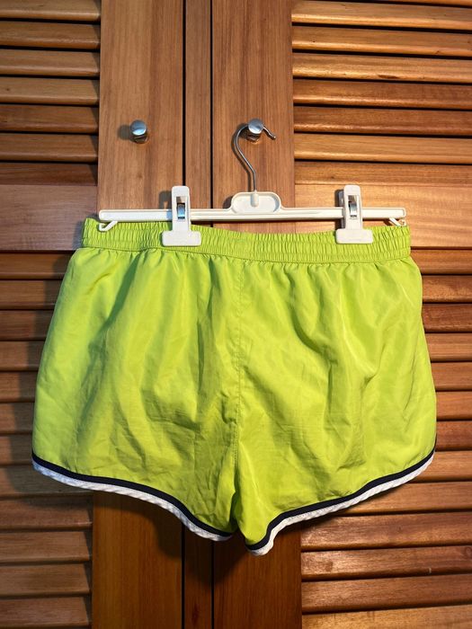Calções de praia verdes