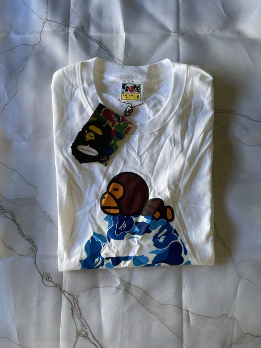 Tshirt branca e azul da Bape