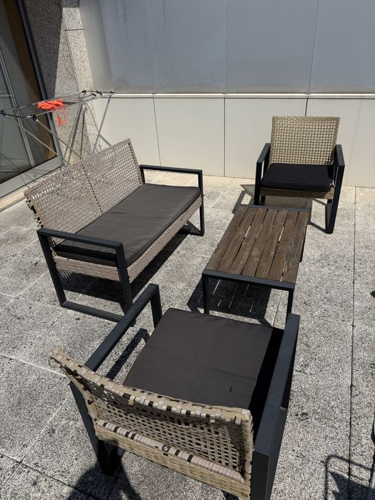 Conjunto de mesa y cadeiras para exterior