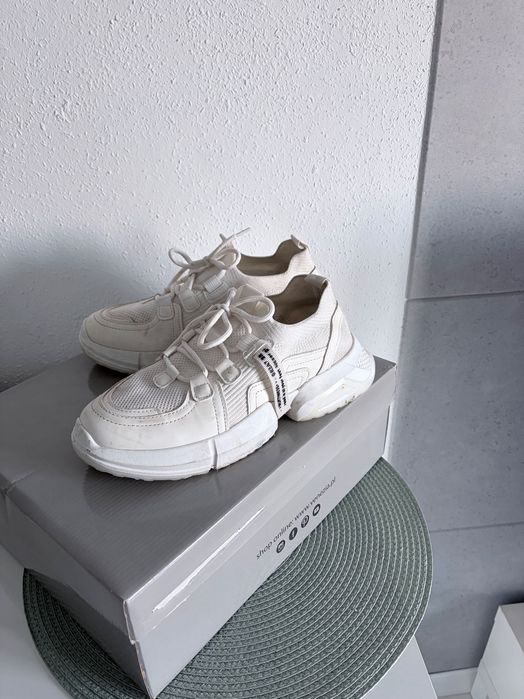 Buty sportowe damskie