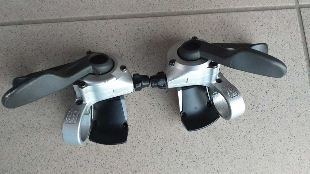 Manetki SHIMANO Deore XT SL-M760 3x9 srebrne super stan.