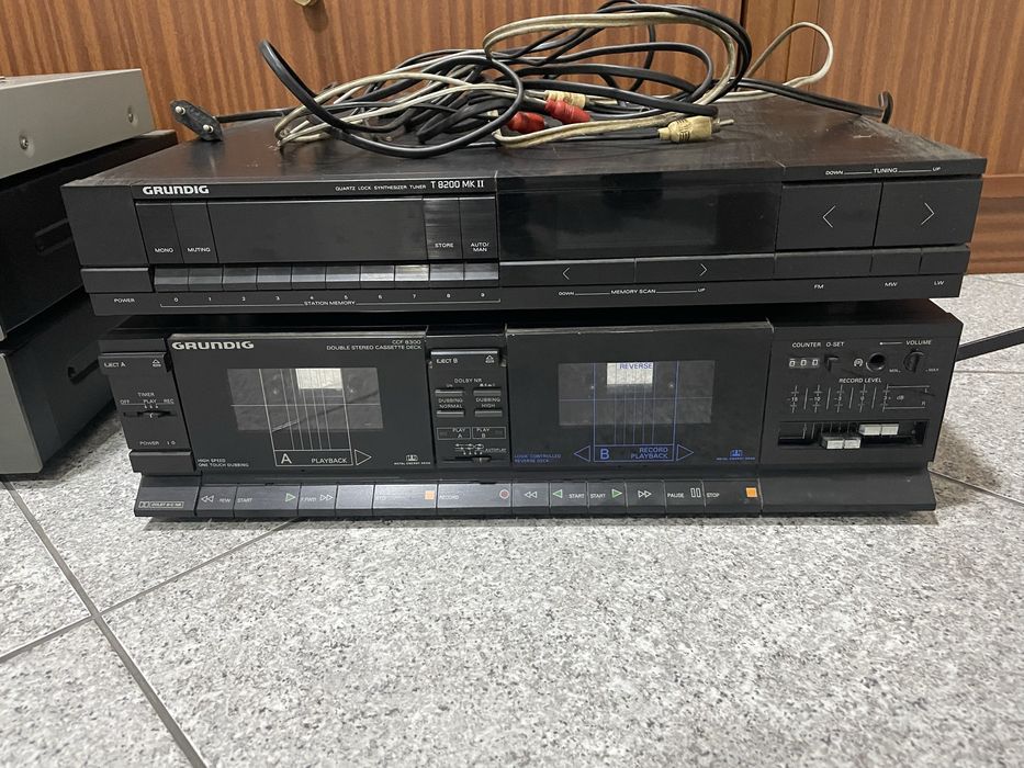 Leitor de cassete duplo