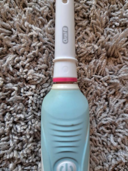 Szczoteczka elektryczna do ręków Oral B Braun