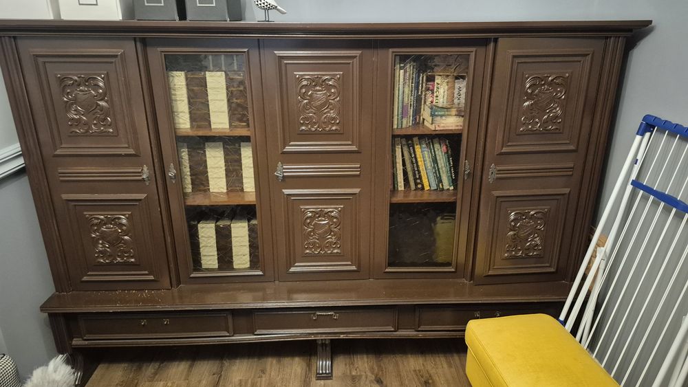 Komoda drewniana z szybami