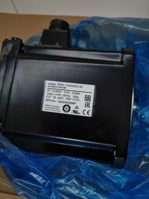 Servo motor omron r88m-1m2k020c-s2