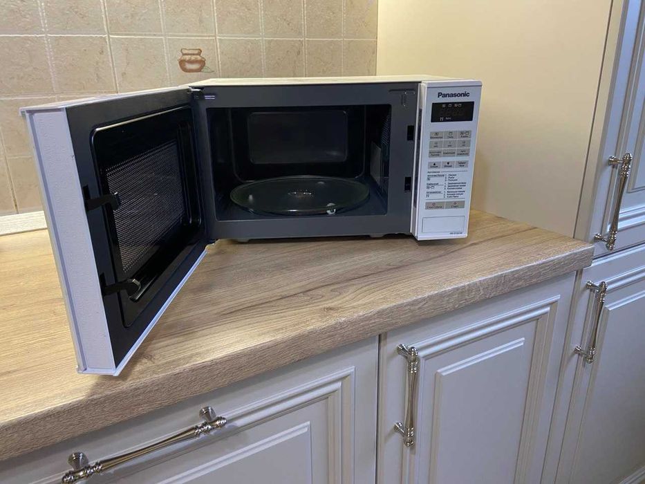 Мікрохвильова піч Panasonic NN-GT261WZPE