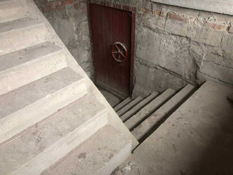 Будинок 500м2.Всі комунікаїї підключено. 200м до метро Осокорки