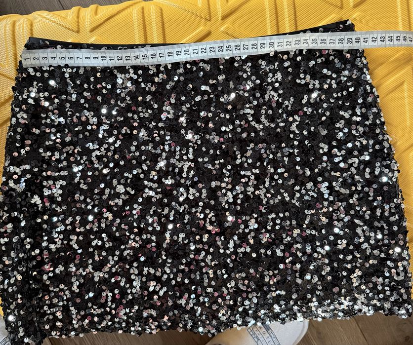 Спідниця з паєтками фірма asos розмір 38