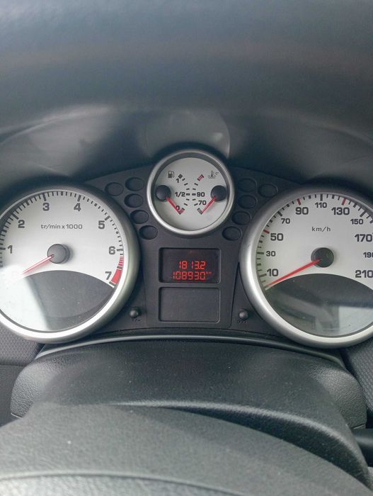 PEUGEOT 208 VTI SW