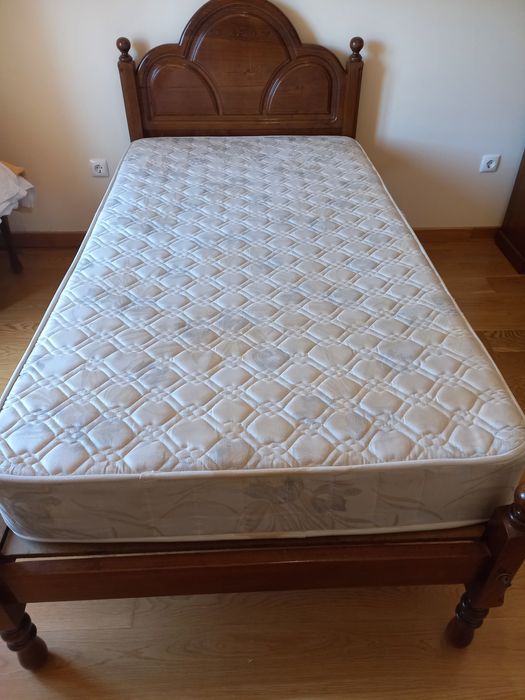 MUITO BARATA CAMA  Solteiro e banquinha de cabeceira