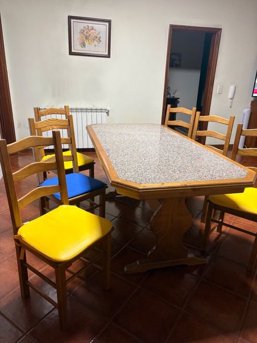 Mesa de granito e madeira + 6 cadeiras