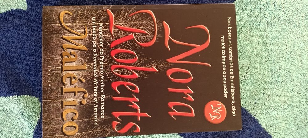 Livros usados com marcas de uso