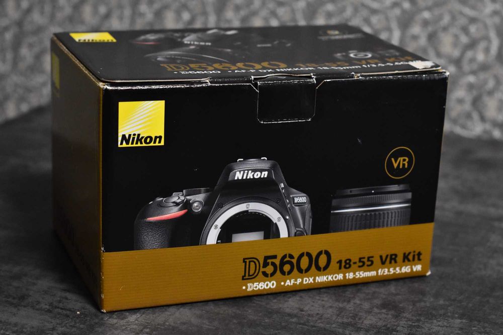 Фотоапарат Nikon d5600 з Nikon 18-55mm f/3.5-5.6 G AF-P DX