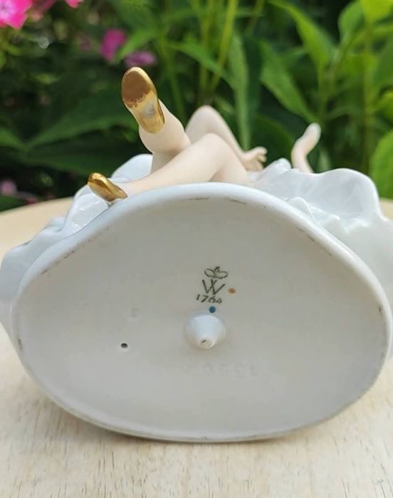 kolekcjonerska figurka porcelanowa „Baletnica z lusterkiem” Wallendorf