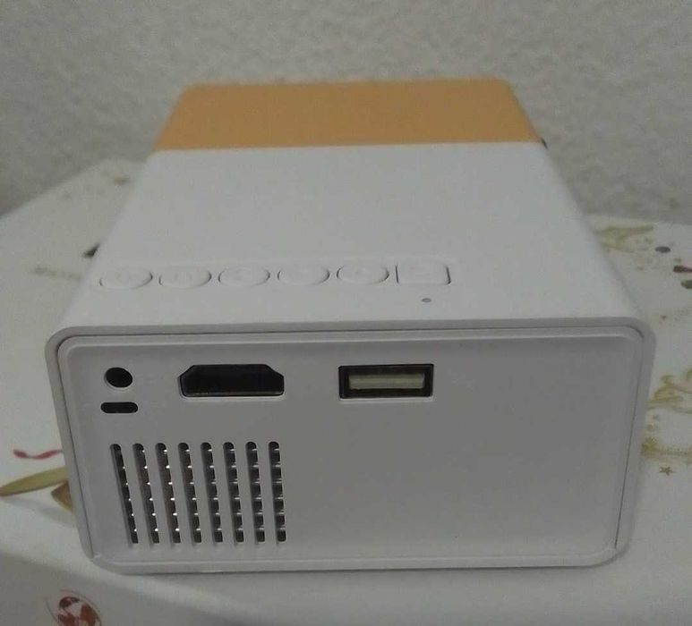 Mini Projetor YG300 – TFT LCD - Novo!!