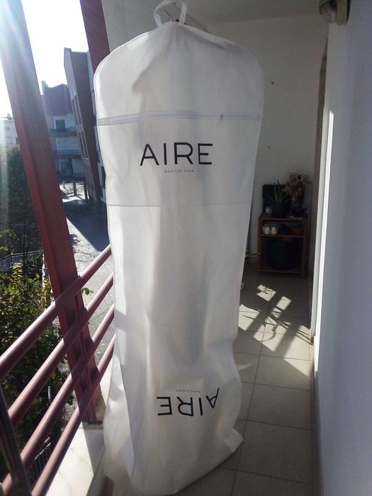 Vestido de noiva elegante e fluido como novo