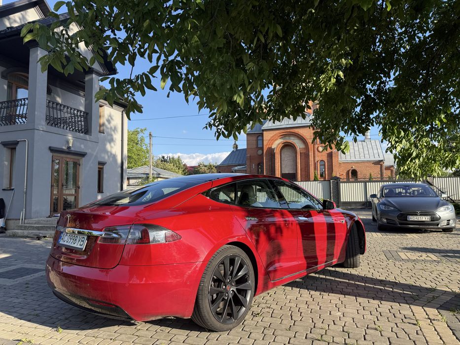Tesla Model S 2016