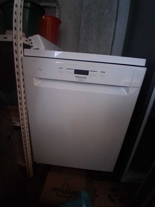 Máquina lavar loiça Hotpoint em bom estado