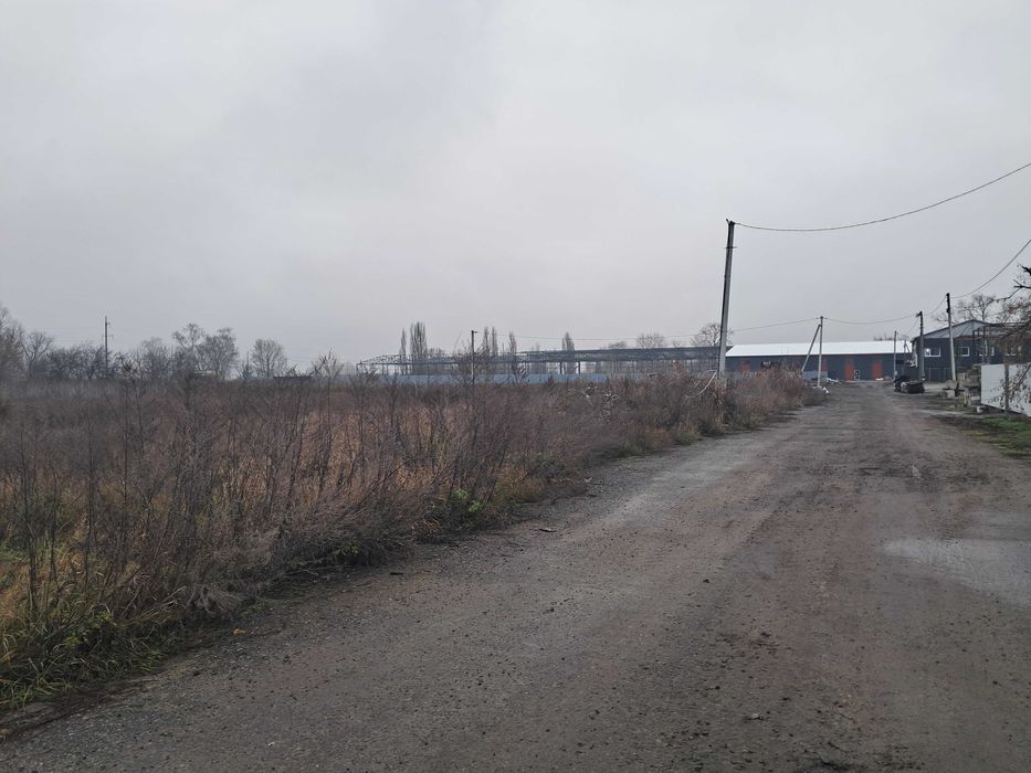 Продам ділянку 72сот комерційного призначення.