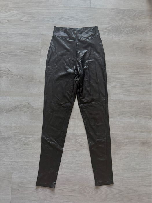 Czarne legginsy z ekoskóry XS