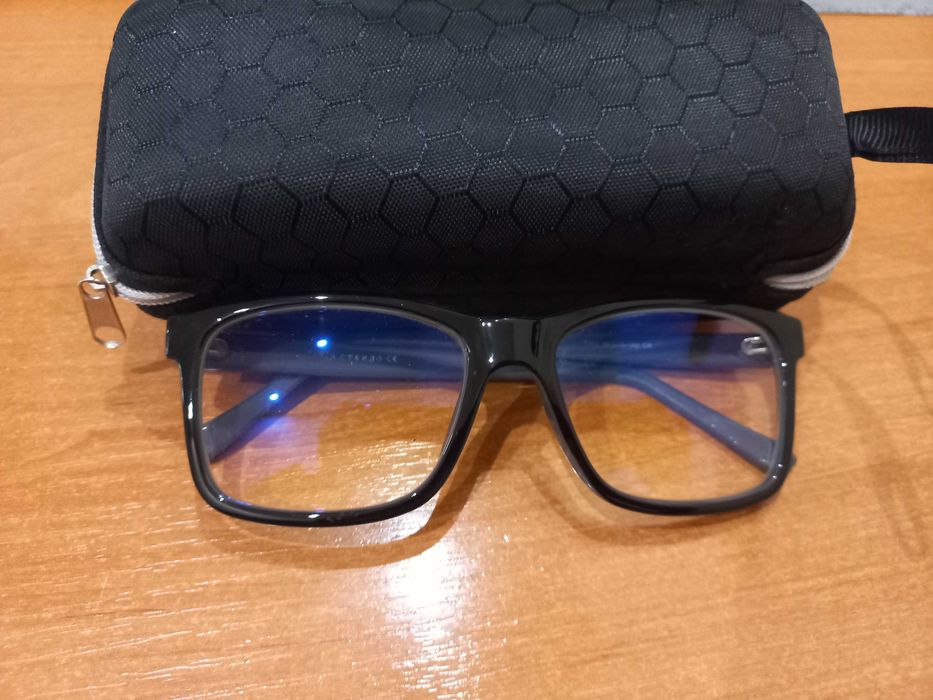 Захисні комп'ютерні окуляри