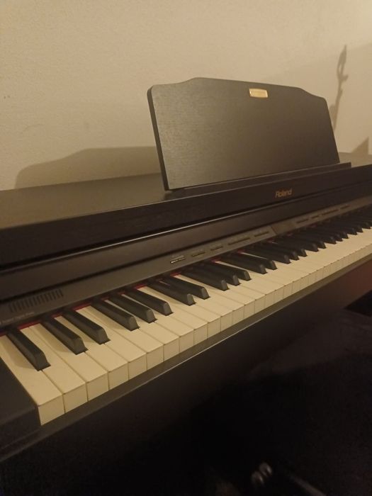 Piano Roland hp504