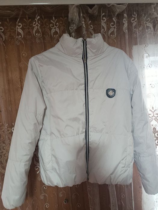Продам білу куртку демо 50 р