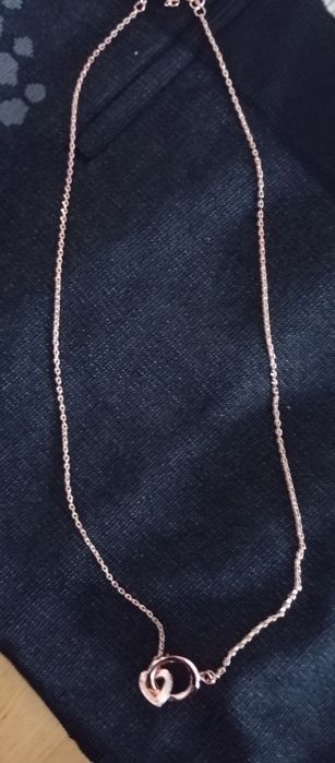 Fio com pendente coração com brilhantes