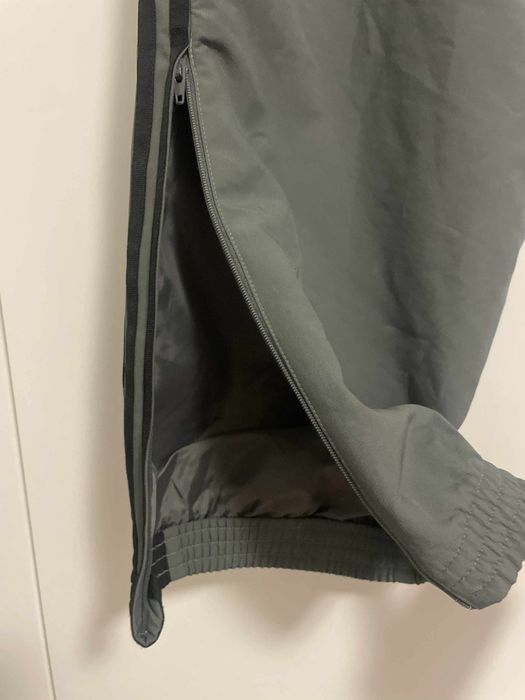 Szare męskie spodnie dresowe szelesty Adidas XXL