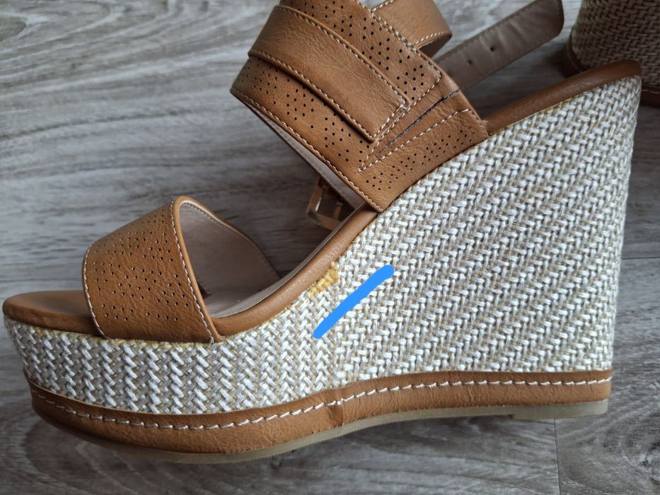 Sandały na koturnie firmy Graceland