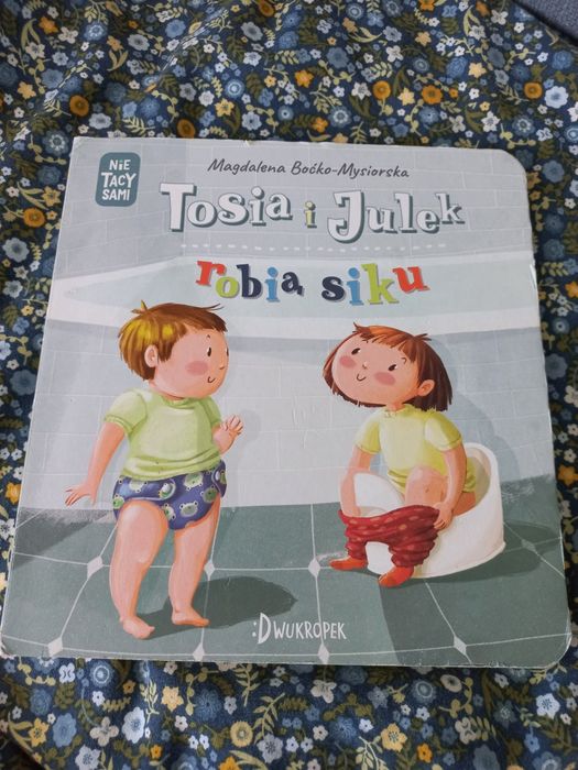 Tosia I Julek robią siku