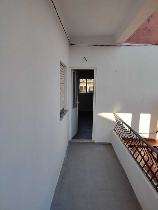 T1 Remodelado com AC, Pátio e Churrasqueira (Água incluída)