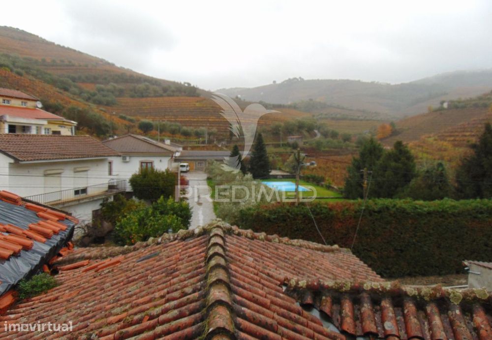Moradia geminada para restaurar em Vila Real