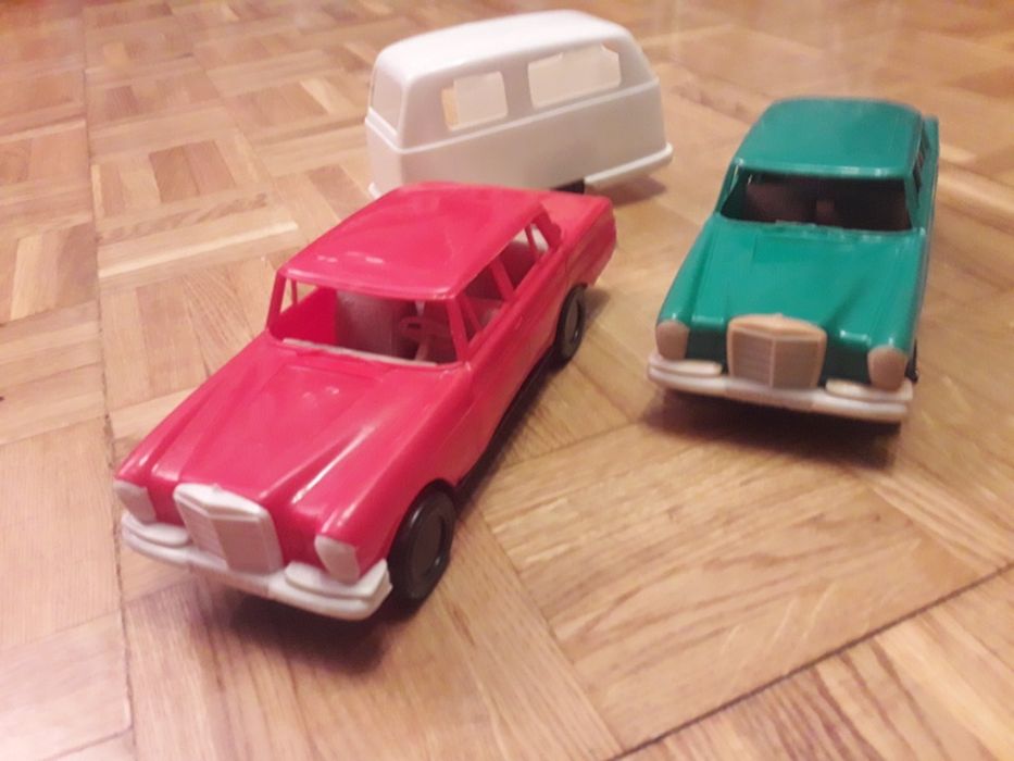 Mercedes W112 z przyczepą Legendy PRL Kultowe kioskowce 1:20 zestaw