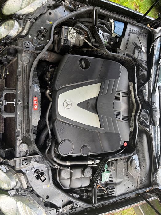 Stary niezniszczalny Mercedes W211 AVANGARDE
