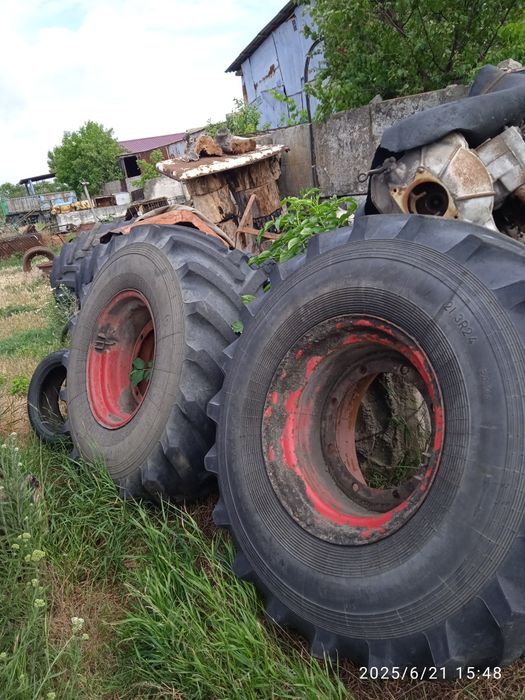 Продам колеса,двигун смд 60 з кпп