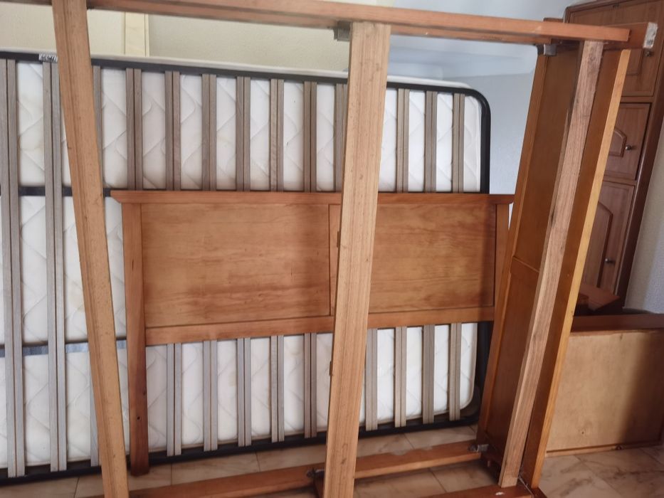 Cama de casal madeira maciça com gavetas e colchão