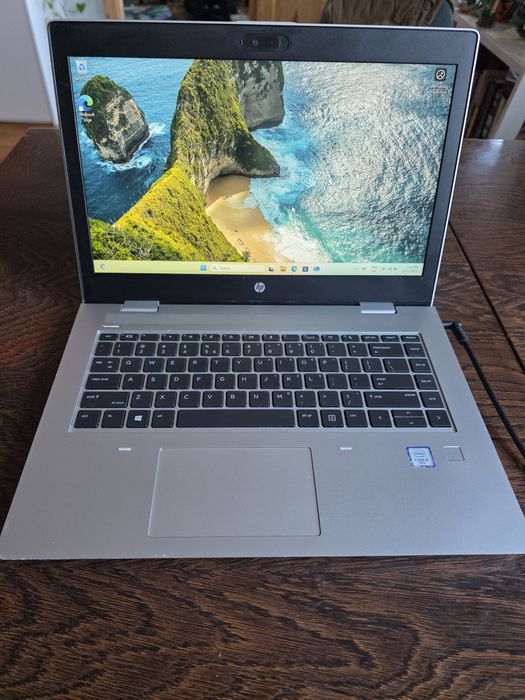 HP Probook 640 G5 plus stacja ładująca